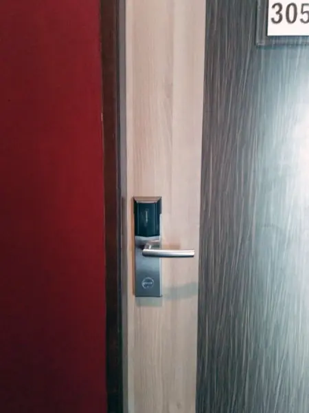 Hotel Merlion Medan menggunakan Hotel Lock Stedy