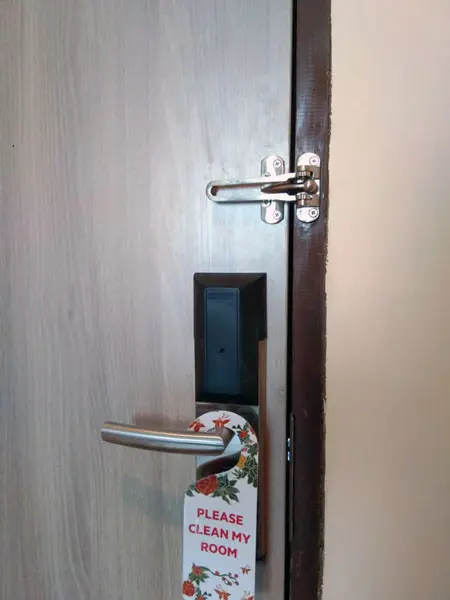 Hotel Merlion Medan menggunakan Hotel Lock Stedy