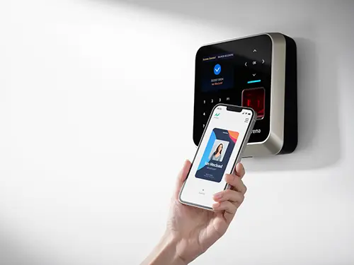 Membuka pintu kantor menggunakan QR code di aplikasi smartphone